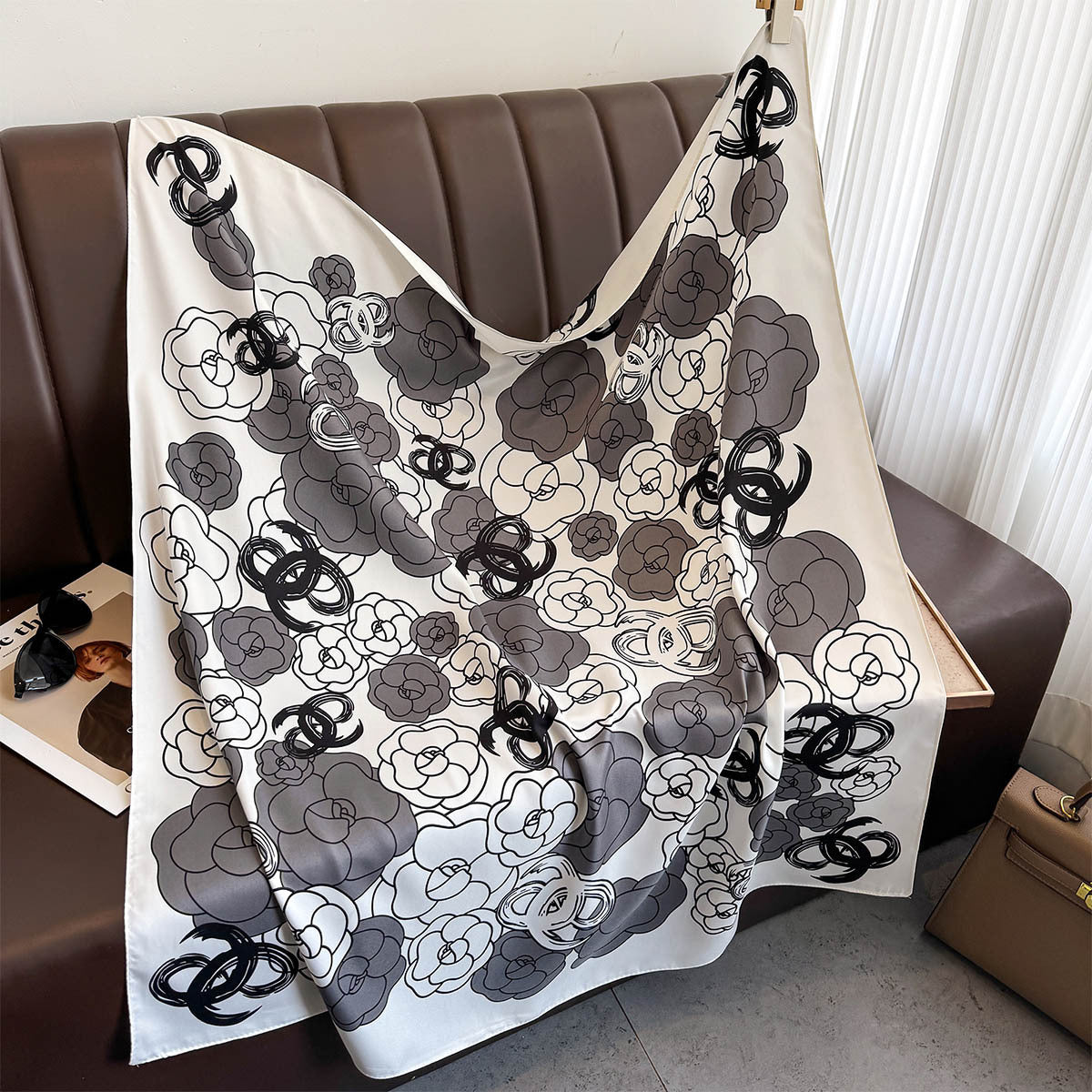 New Xiaoxiangfeng Camellia Printed Silk Scarf 90cm Twill Large Square Scarf Premium Sunscreen Shawl Headscarf Female Tide