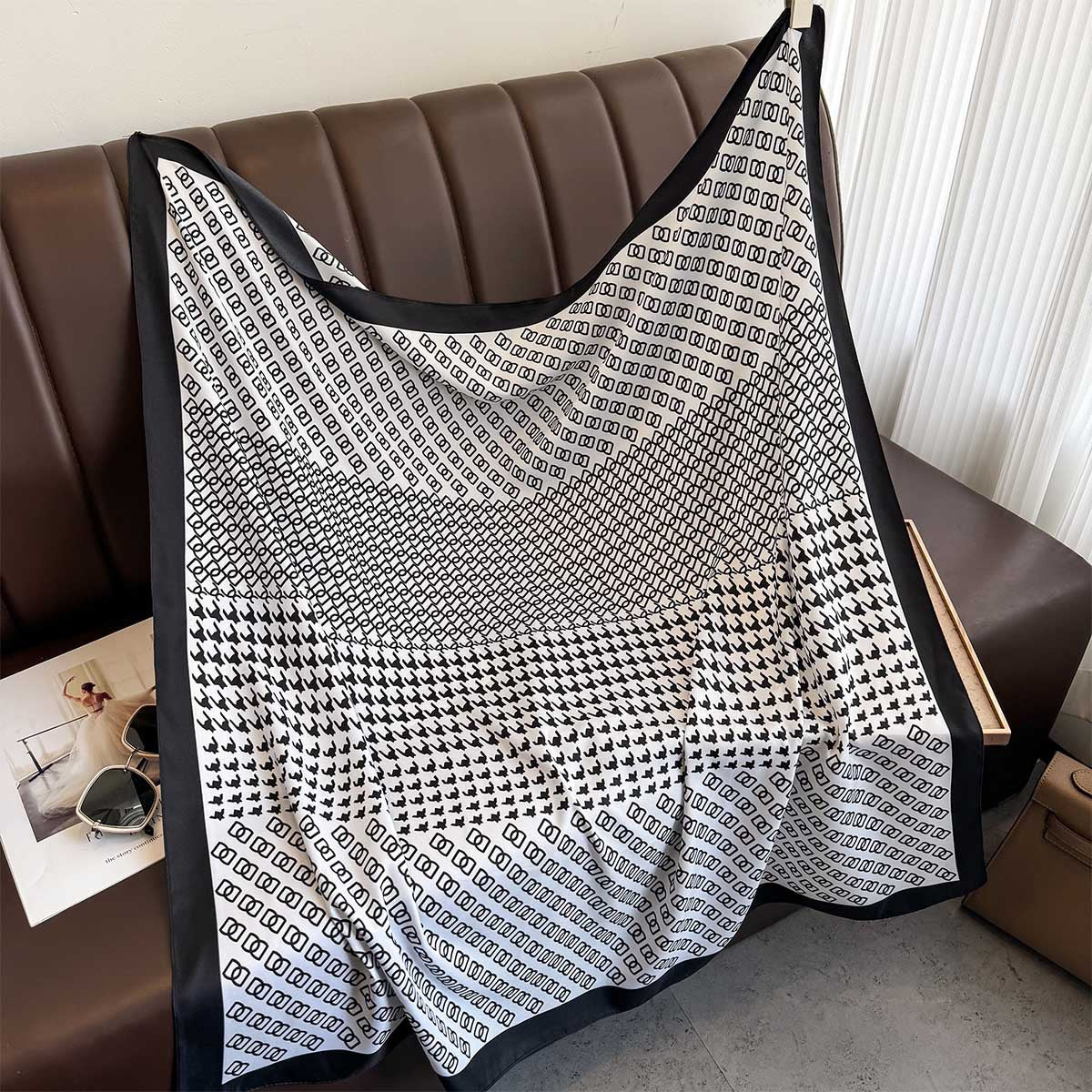 Classic Thousand Birds Grid Printed Silk Scarf 90cm Twill Scarf Fashion Versatile Double D Large Square Scarf Sunscreen Shawl Headscarf