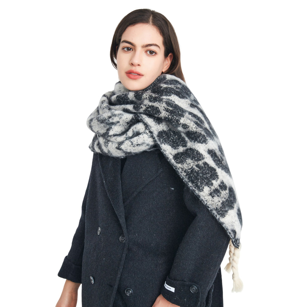 Europe, America, autumn and winter new circle sand jacquard leopard print knotted fringed scarf women's thickened shawl