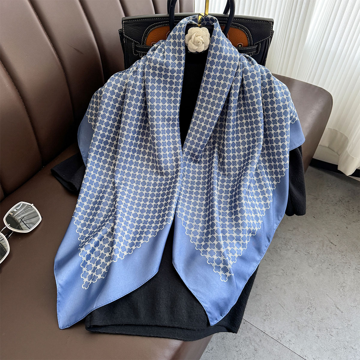 Spring and summer new light luxury temperament commuting large square scarf women's fashion versatile professional decoration scarf air-conditioned room shawl