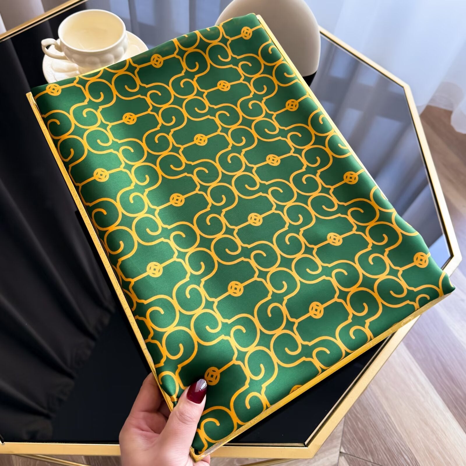 Korean version of fashionable versatile lines, beautiful brocade long silk scarf, simple and elegant temperament, women's air-conditioned room with shawl scarf
