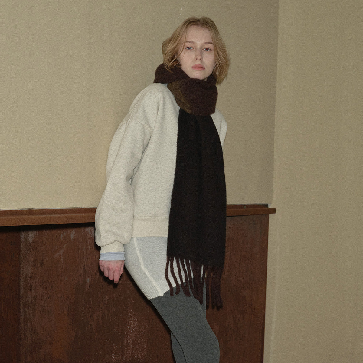 U designer style contains 35% wool scarf women's color matching in winter to increase the soft atmosphere neutral scarf flat replacement