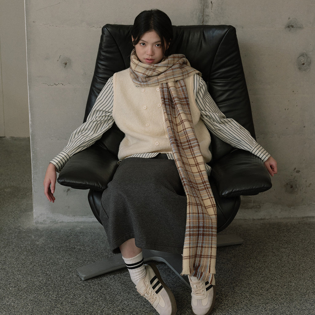 Designer Classic Beige Oatmeal Latte Plaid Scarf Female Autumn and Winter Student Soft Warm Wool Scarf