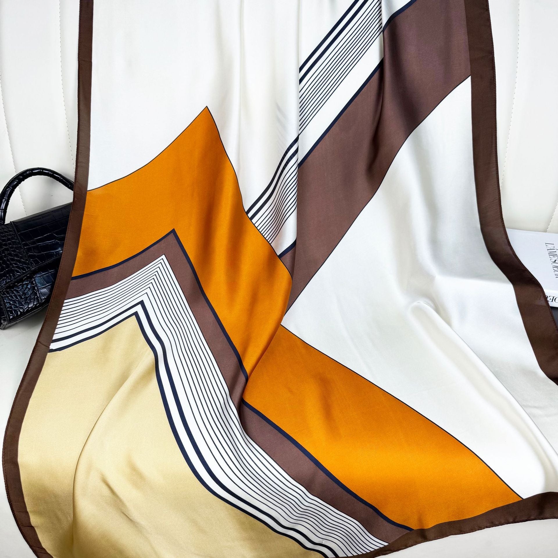 Simple and versatile geometric contrasting lines, bright brocade long silk scarf, intellectual fashion and elegance, women's outer shawl