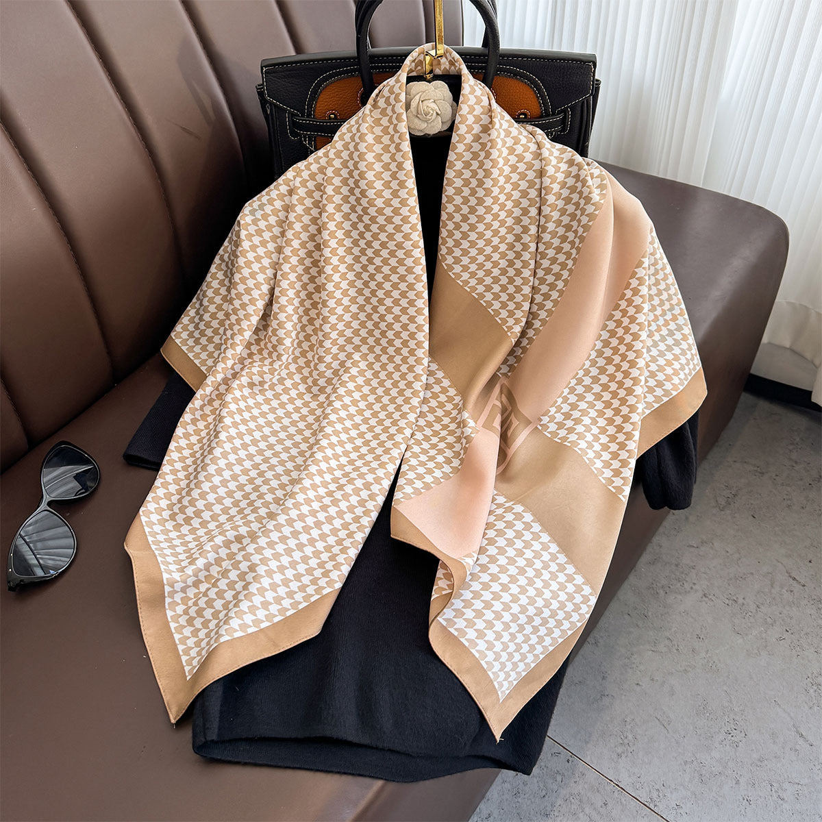 Korean version of the new Qiandongge versatile 90 square scarves, foreign style versatile temperament age-reducing silk scarves, sun protection cardigan, neck protection tide