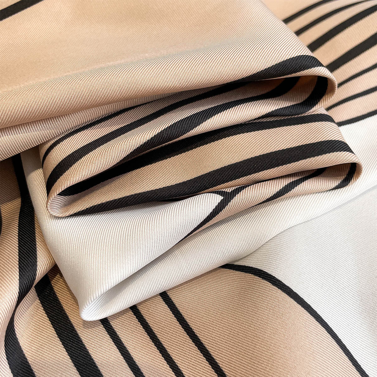 New women's printed square scarf 90cm splicing women's spring and autumn versatile foreign style light luxury shawl scarf