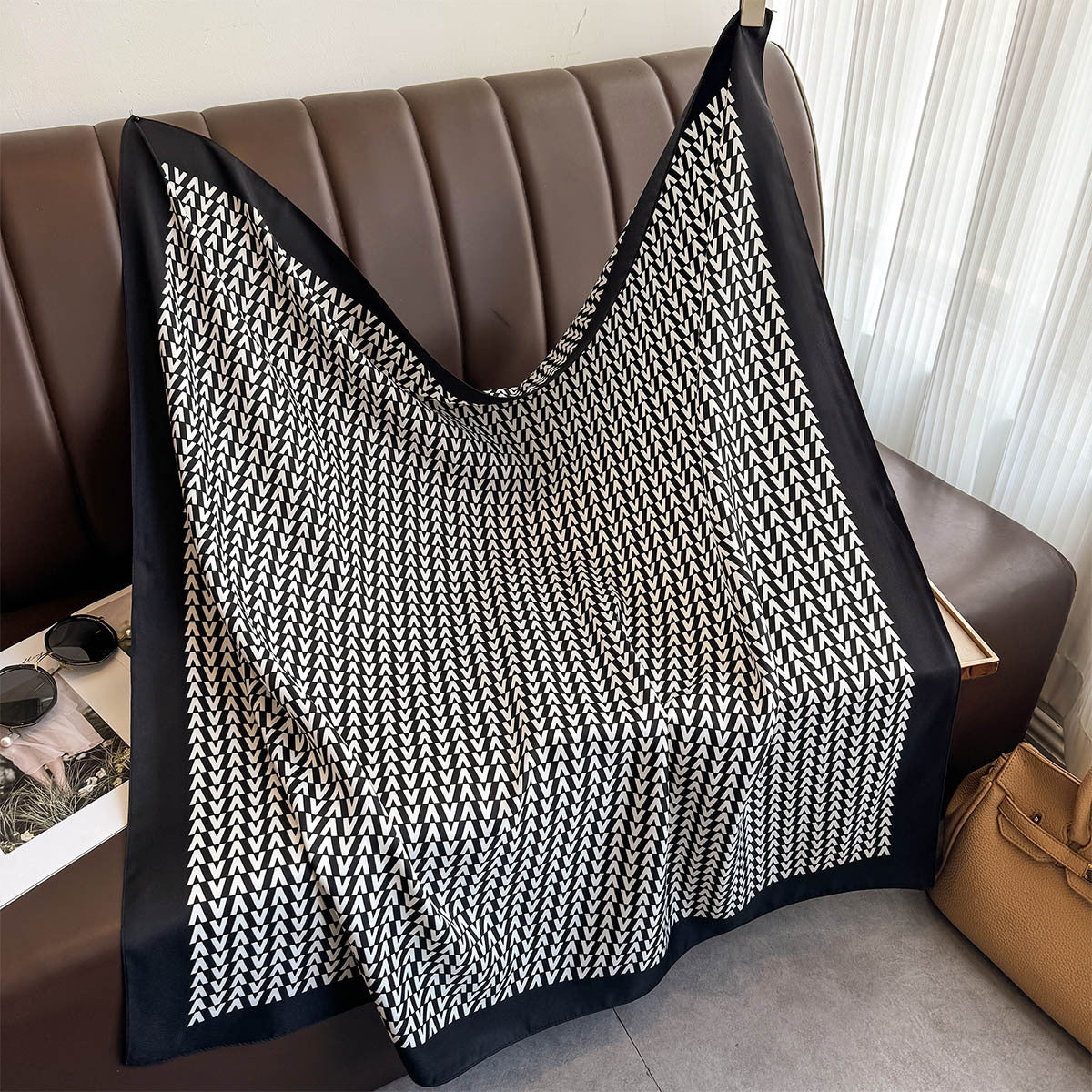 Simple and atmospheric design sense V letter arrangement printed square scarf Japanese and Korean retro high-end sense 90 twill silk scarf thin