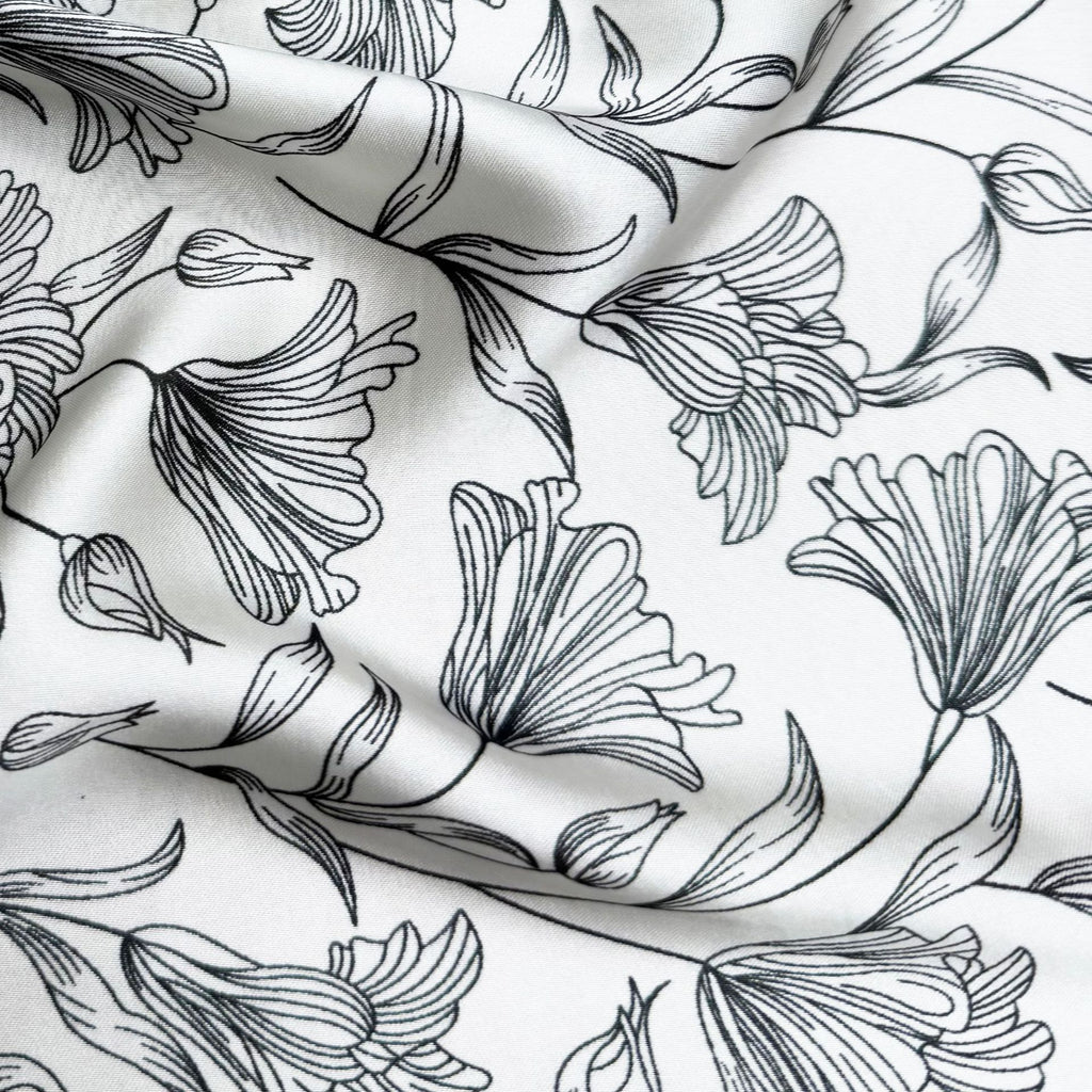 Fashion versatile black and white plant leaves long silk scarf, temperament female travel vacation sunscreen shawl