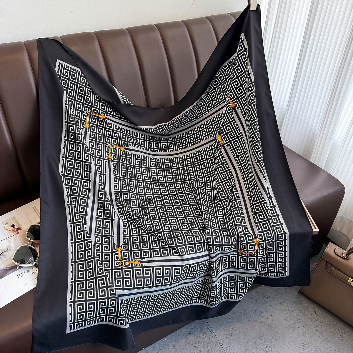 Korean version of the new spring and summer chain, letter large square scarf, high-end outer shawl decorative scarf, neck protection tide