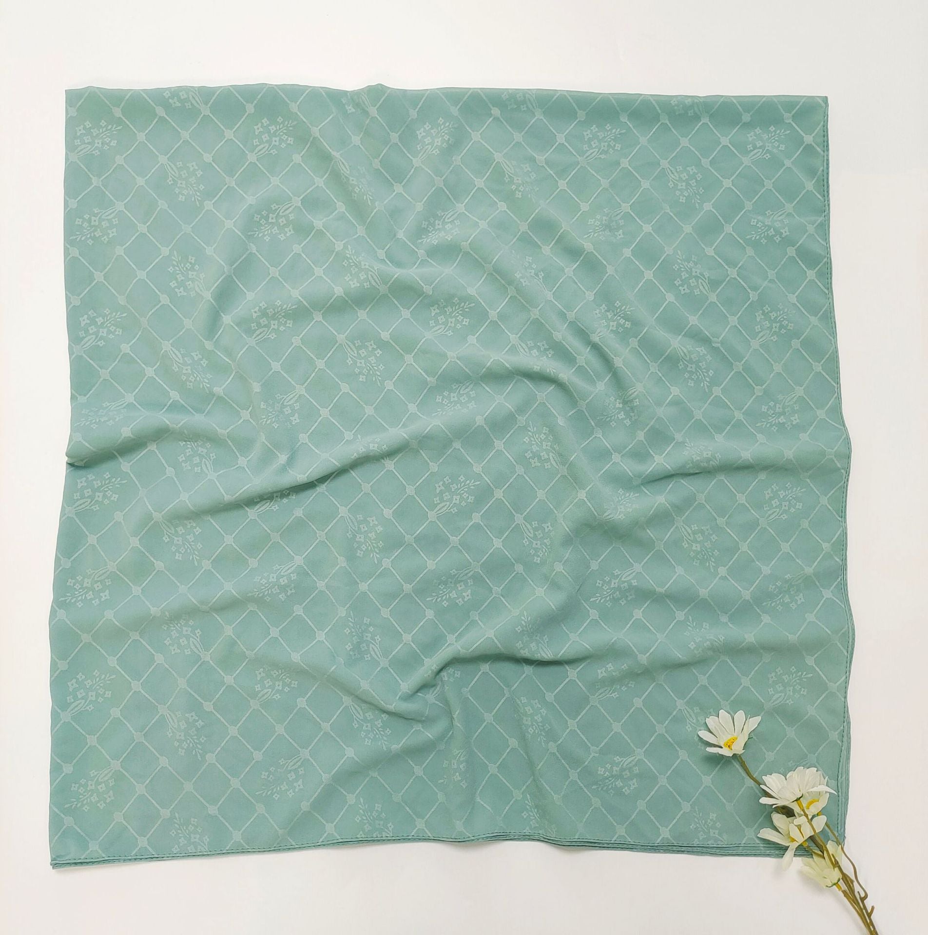 Customized various sizes Chiffon cotton polyester long scarf Square scarf Embossed printing Middle East headscarf