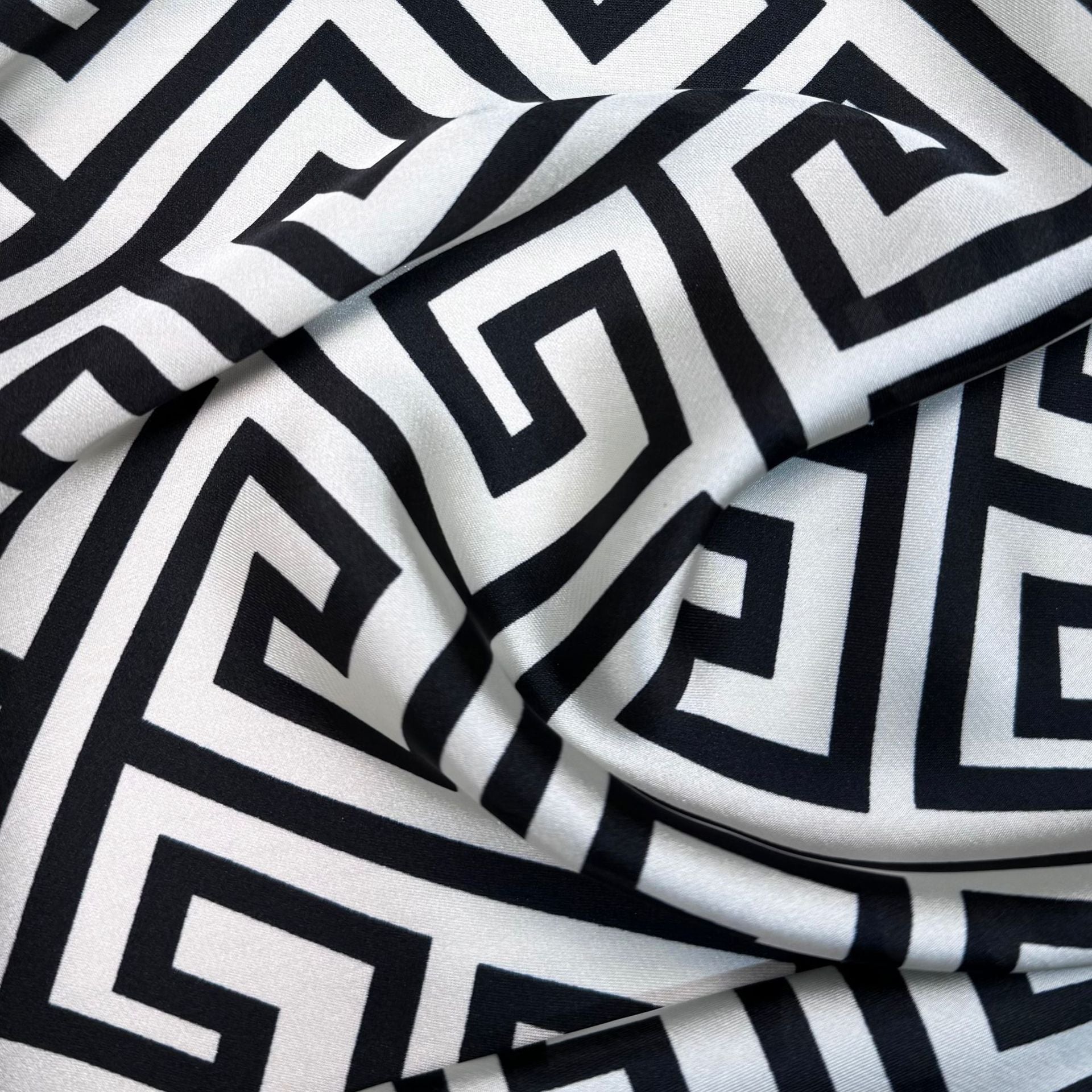 Spring and summer Korean version of simple and versatile back glyph geometry, beautiful brocade long silk scarf, elegant temperament with sunscreen shawl