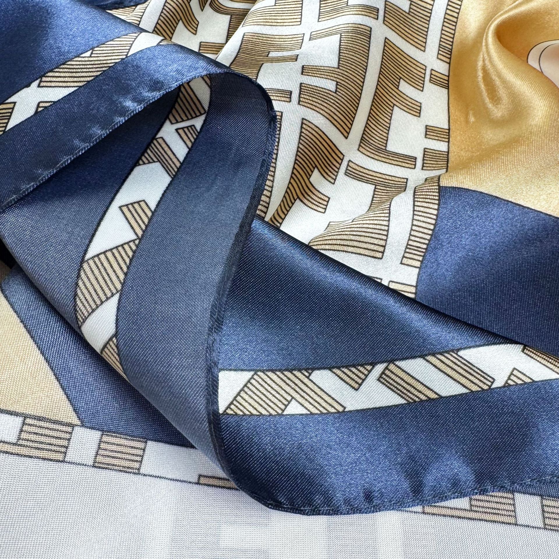 90Cm satin square scarf, European and American women's headscarf, printed Middle Eastern scarf, decorative scarf
