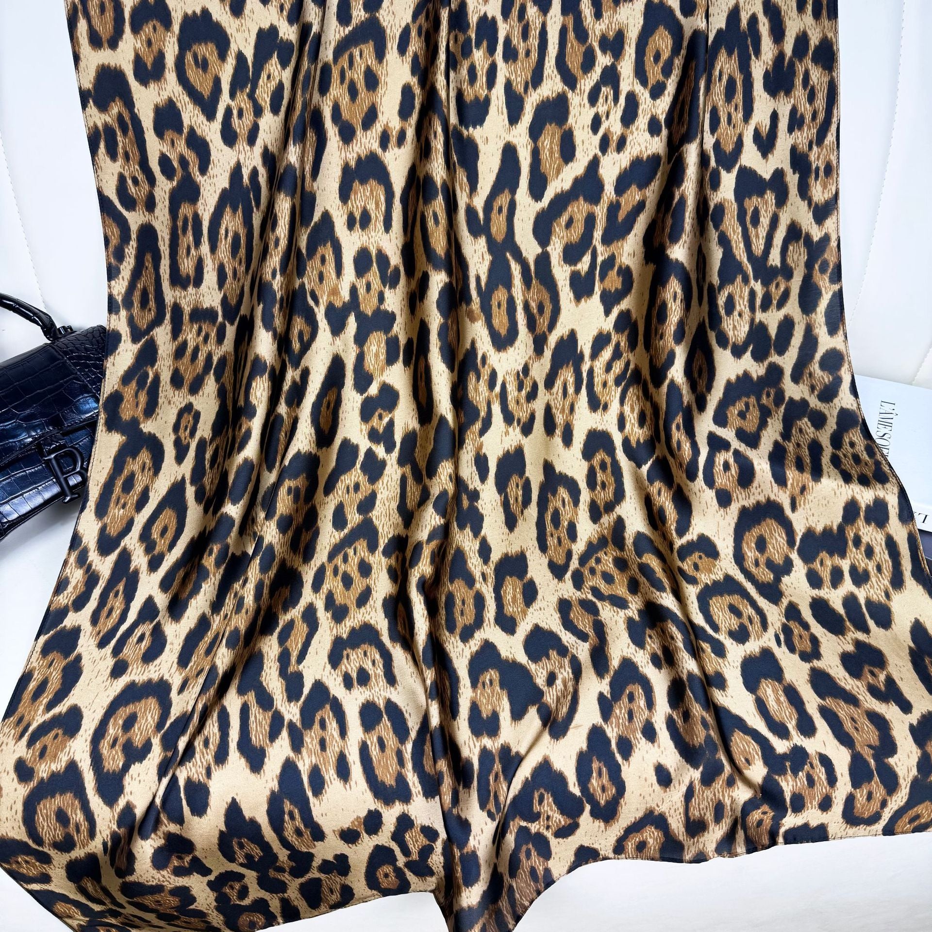 Hot-selling new leopard print brocade long towel, European and American fashion popular versatile sunscreen shawl, headscarf