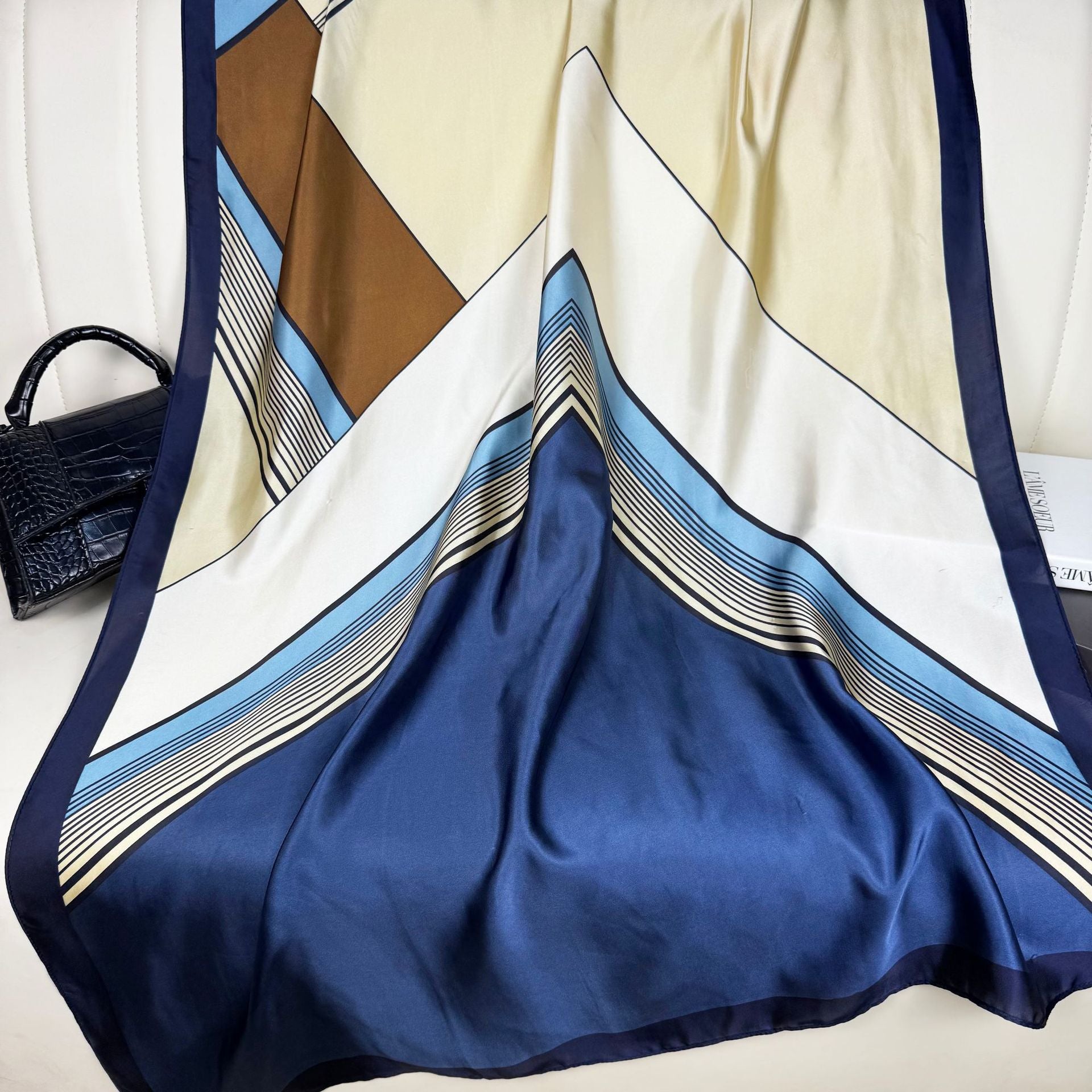 Simple and versatile geometric contrasting lines, bright brocade long silk scarf, intellectual fashion and elegance, women's outer shawl