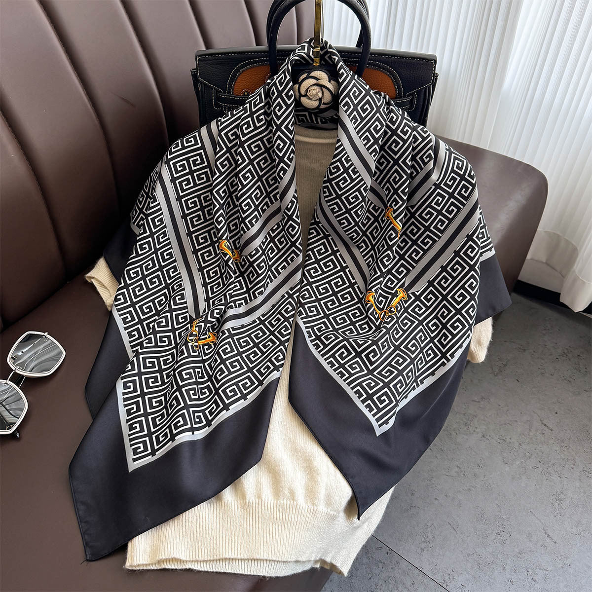 Korean version of the new spring and summer chain, letter large square scarf, high-end outer shawl decorative scarf, neck protection tide
