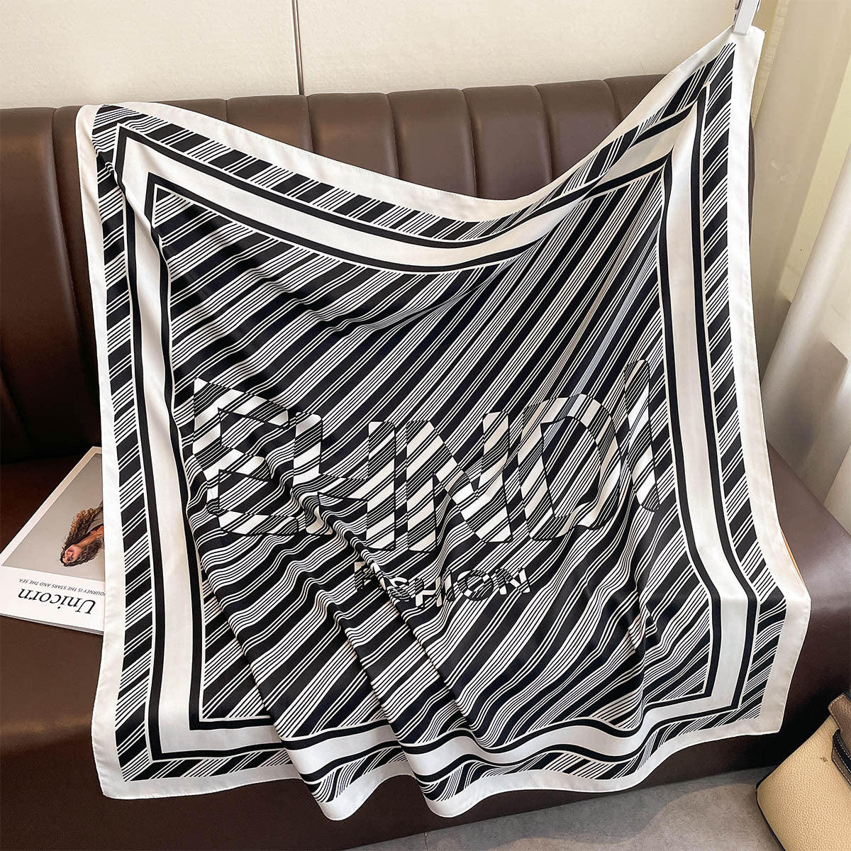 Autumn Fashion Simple Striped Letter 90CM Large Square Towel Ladies Commuting Daily Neck Protection Air Conditioning Room Shawl