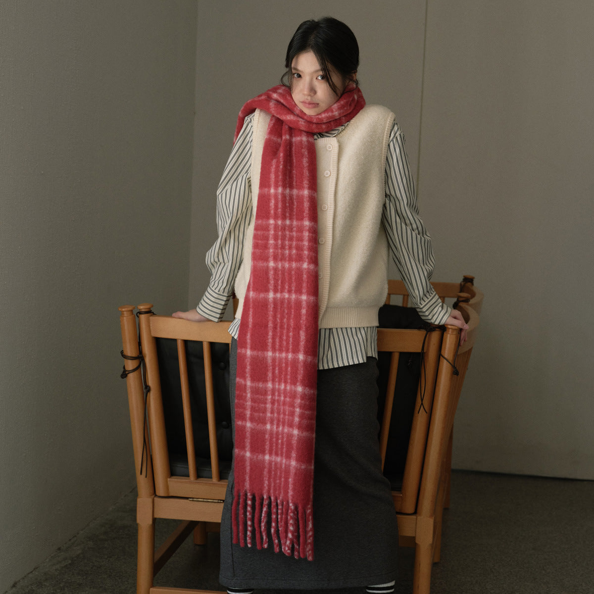 Designer with 40 wool retro Ankara red plaid scarf women's winter atmosphere wool scarf Korean version