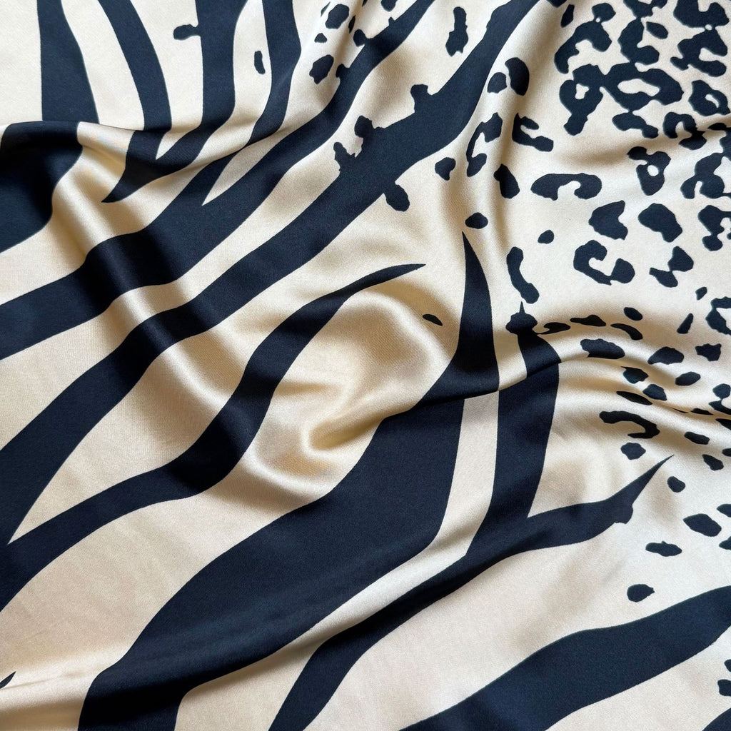 European and American fashion black and white leopard print texture printing long silk scarf, Korean version of versatile women's decorative outer shawl, scarf