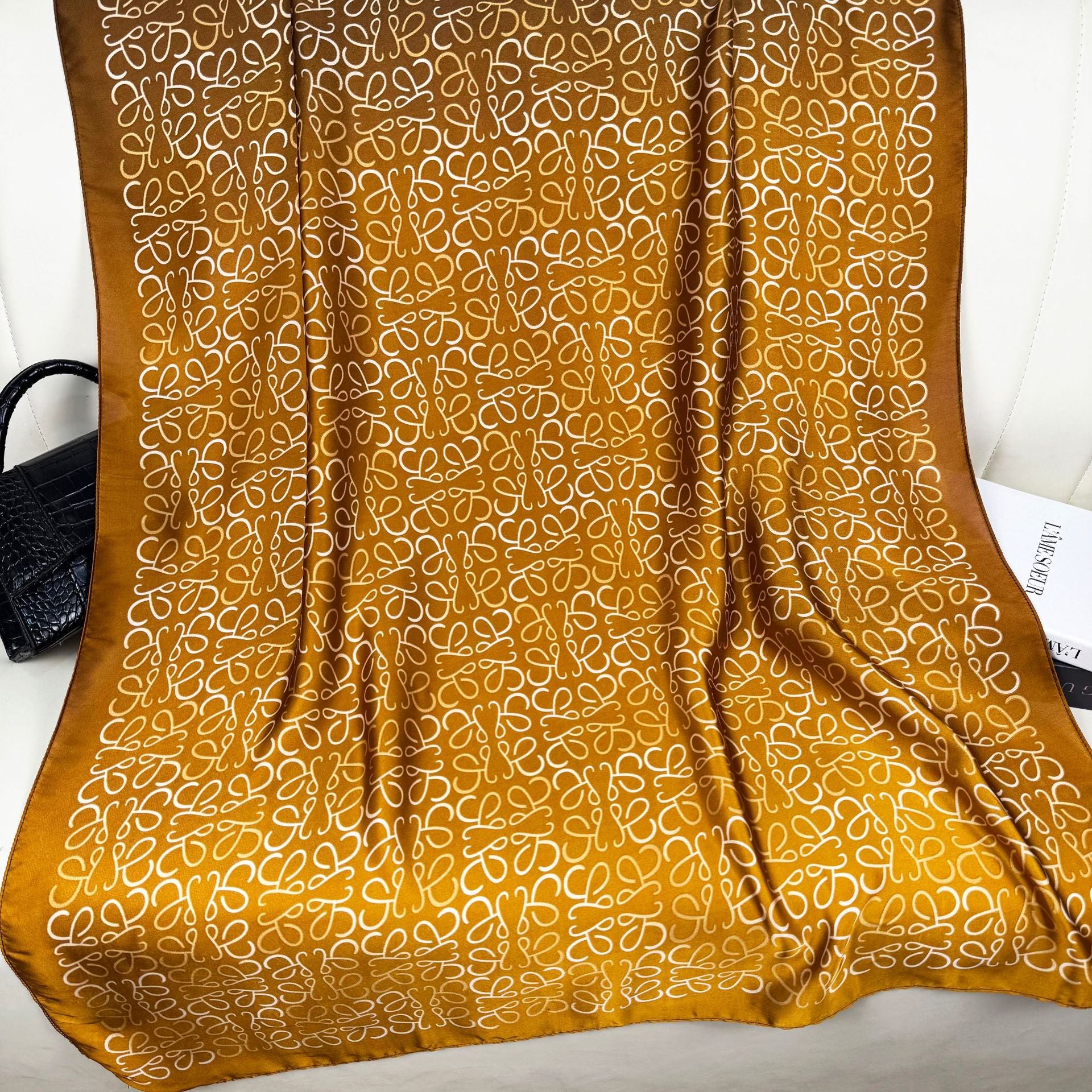 Simple and versatile geometric lines gradually change over-colored long silk scarves, temperament women wear sunscreen shawls