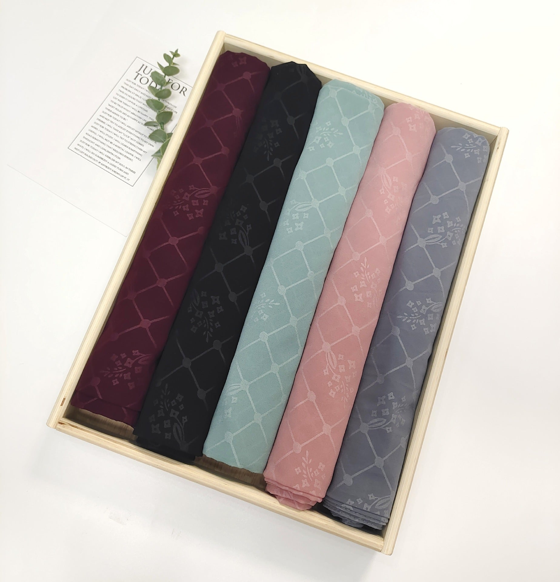 Customized various sizes Chiffon cotton polyester long scarf Square scarf Embossed printing Middle East headscarf