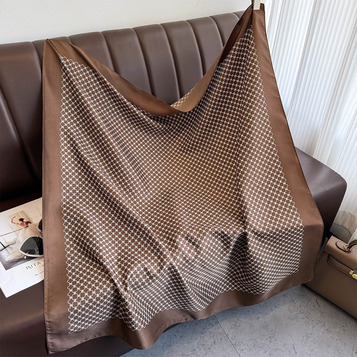 Spring and summer new light luxury temperament commuting large square scarf women's fashion versatile professional decoration scarf air-conditioned room shawl
