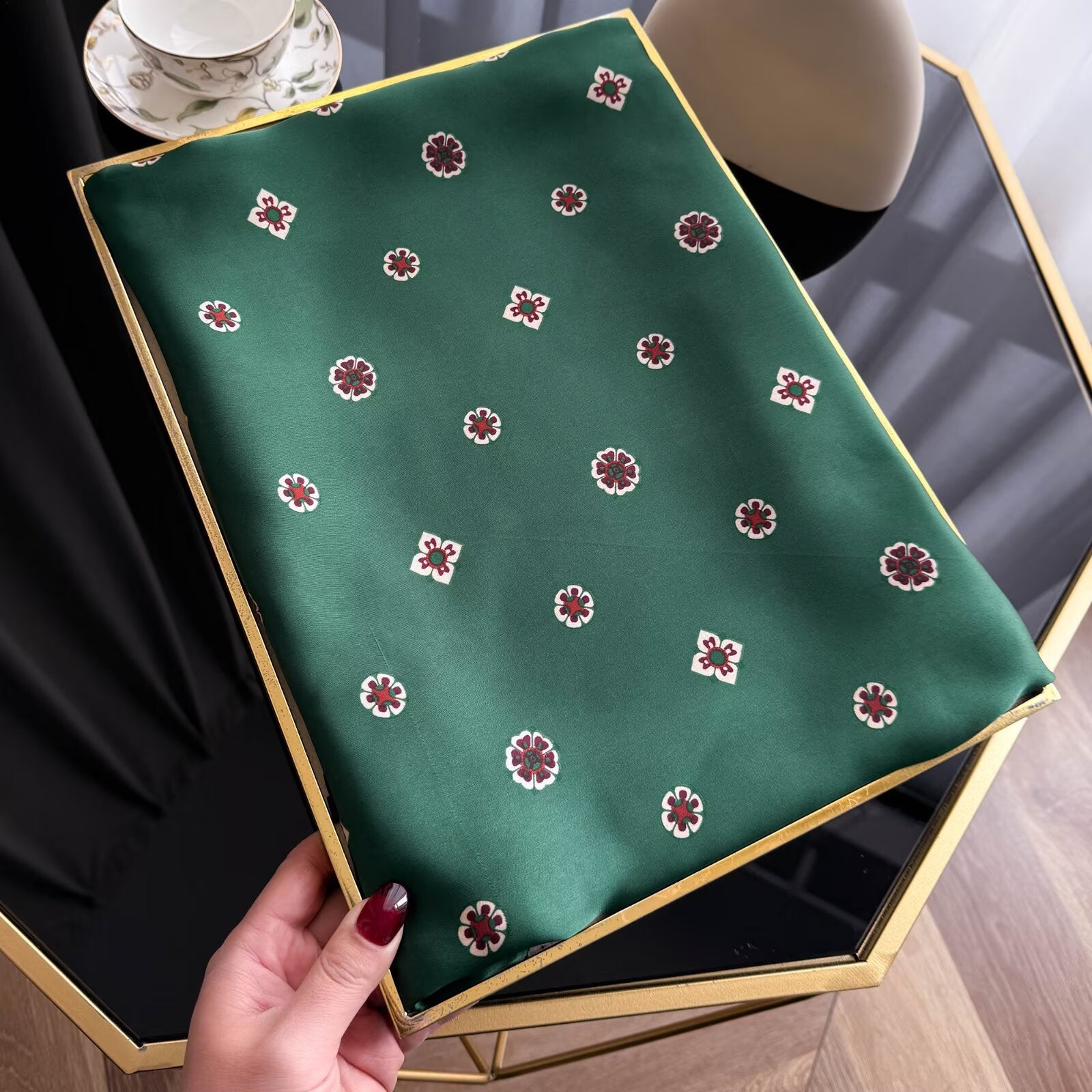 Simple and elegant, versatile small floral Duoli brocade long silk scarf, spring and summer travel vacation with sunscreen shawl