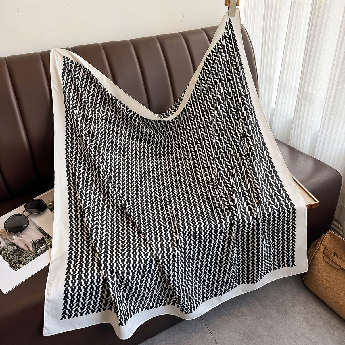 Simple and atmospheric design sense V letter arrangement printed square scarf Japanese and Korean retro high-end sense 90 twill silk scarf thin