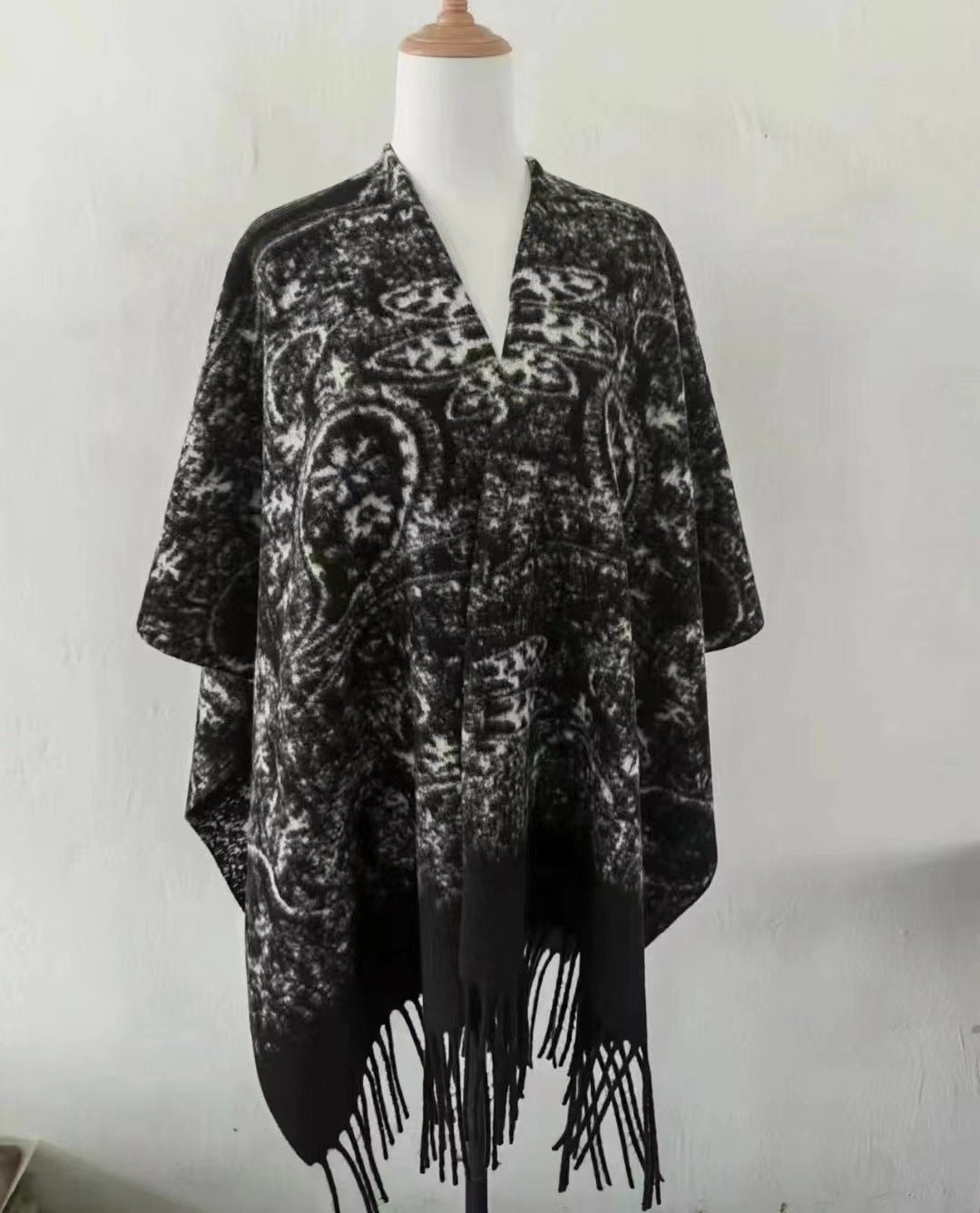 Autumn and winter Internet celebrities new plaid shawl with temperament fringed shawl cape cape retro scarf coat women