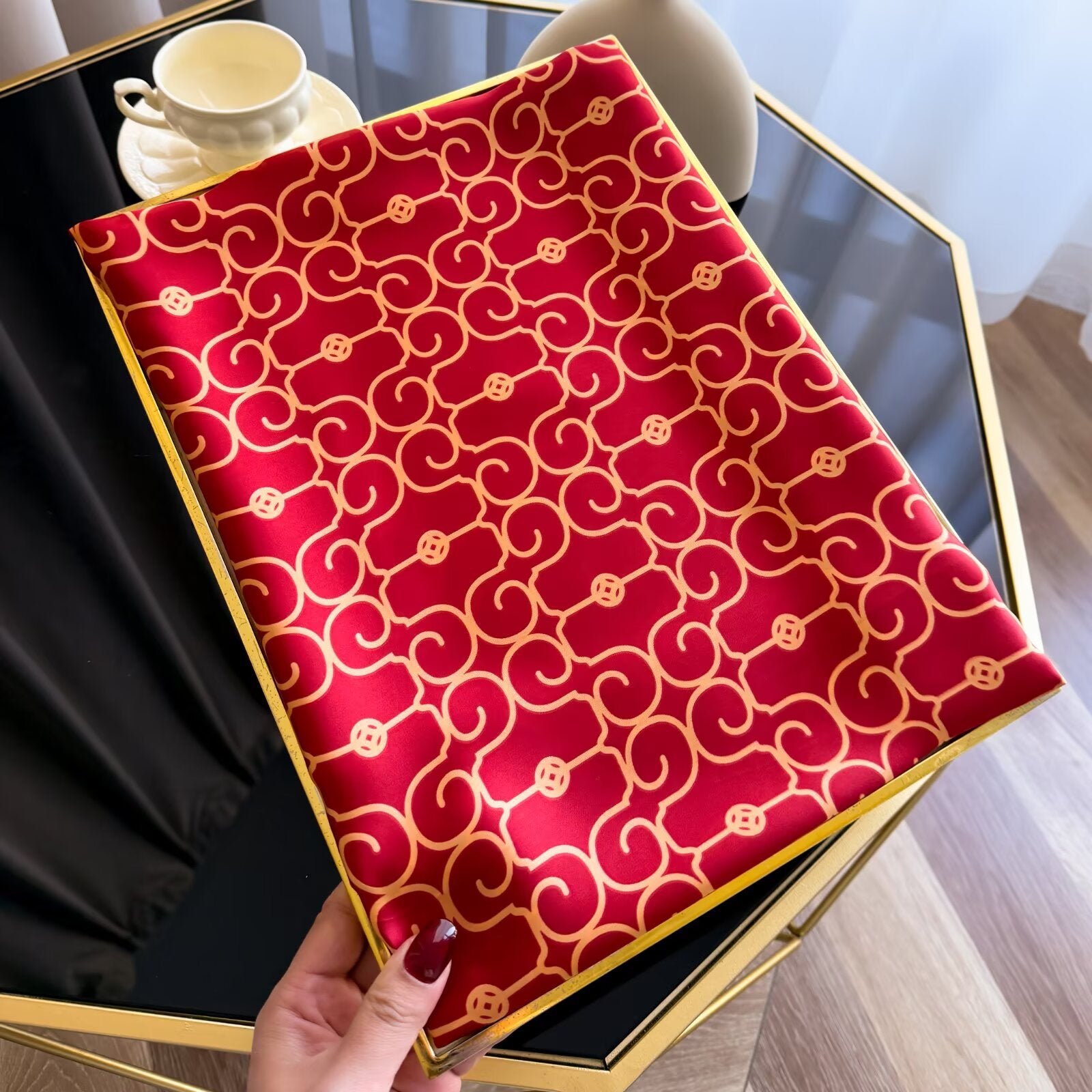 Korean version of fashionable versatile lines, beautiful brocade long silk scarf, simple and elegant temperament, women's air-conditioned room with shawl scarf