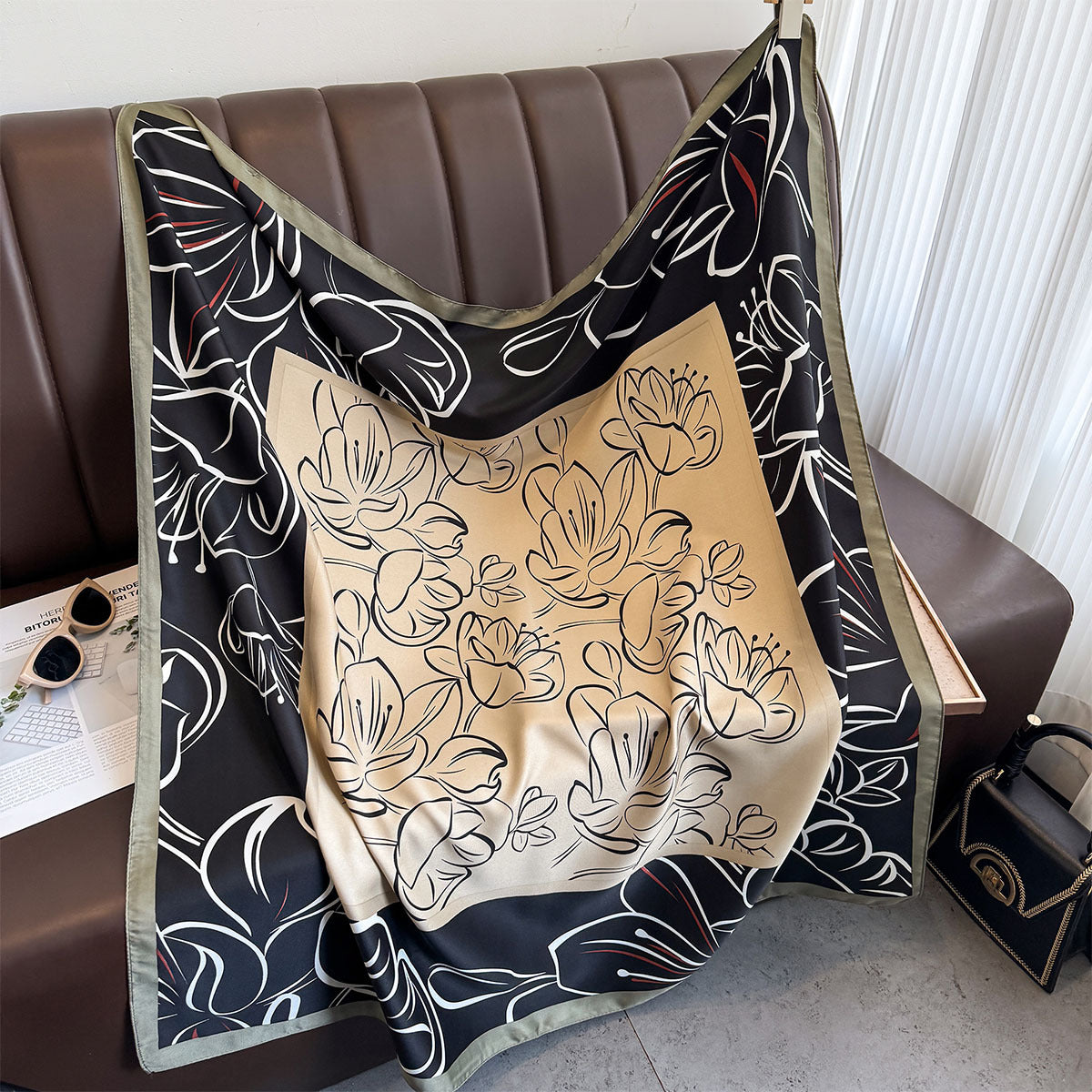 Age-reducing printed scarf, scarf, large square scarf, outer shawl, sunscreen, fashion scarf, professional multi-functional neck protection