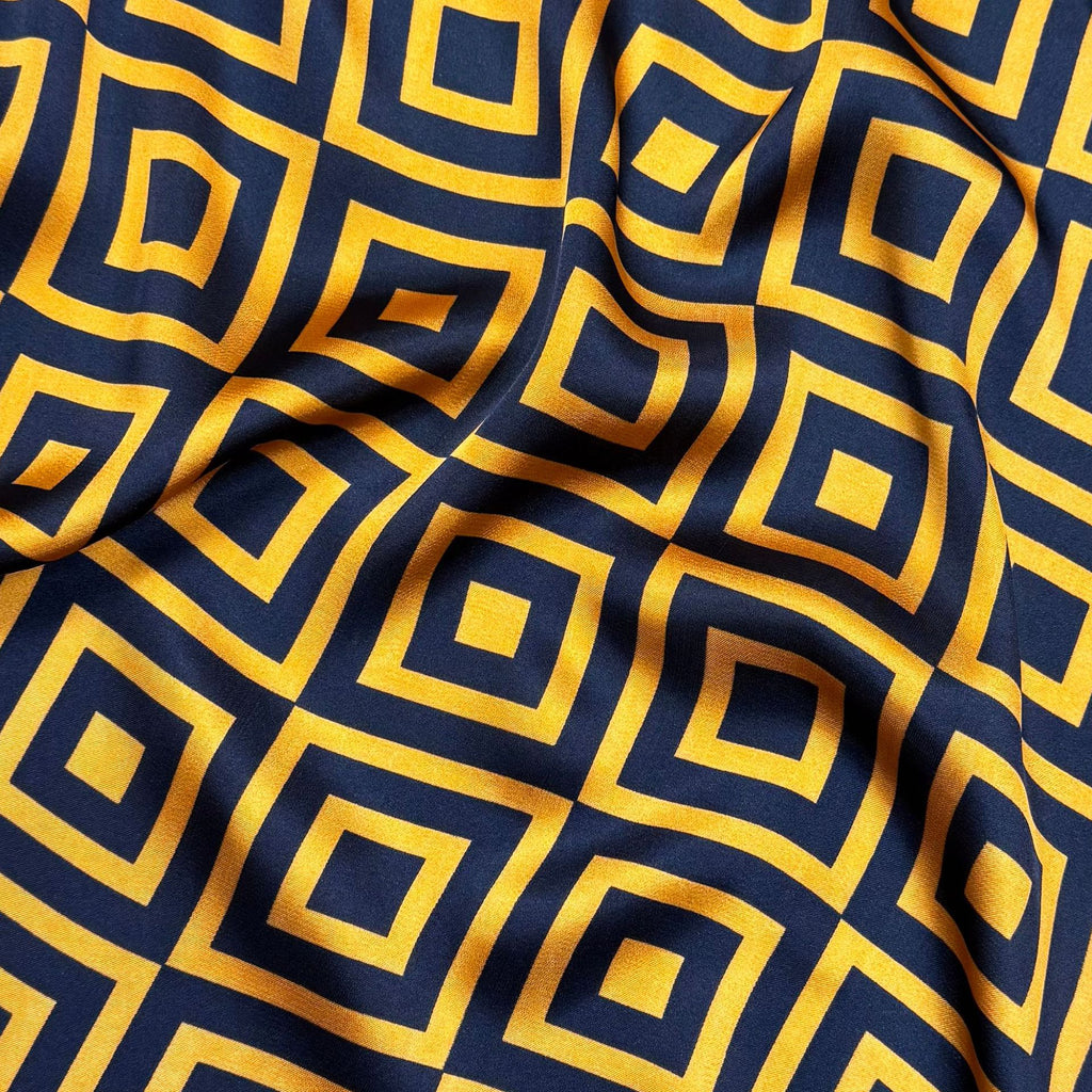 Spring new fashion versatile geometric return-shaped outer silk scarf, imitation silk women's travel and vacation sunscreen shawl