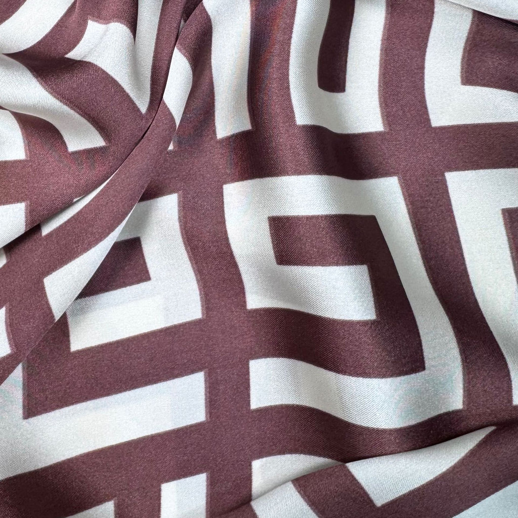 Simple and versatile geometric back-shaped brocade long printed silk scarf, spring and summer women's travel vacation sunscreen shawl