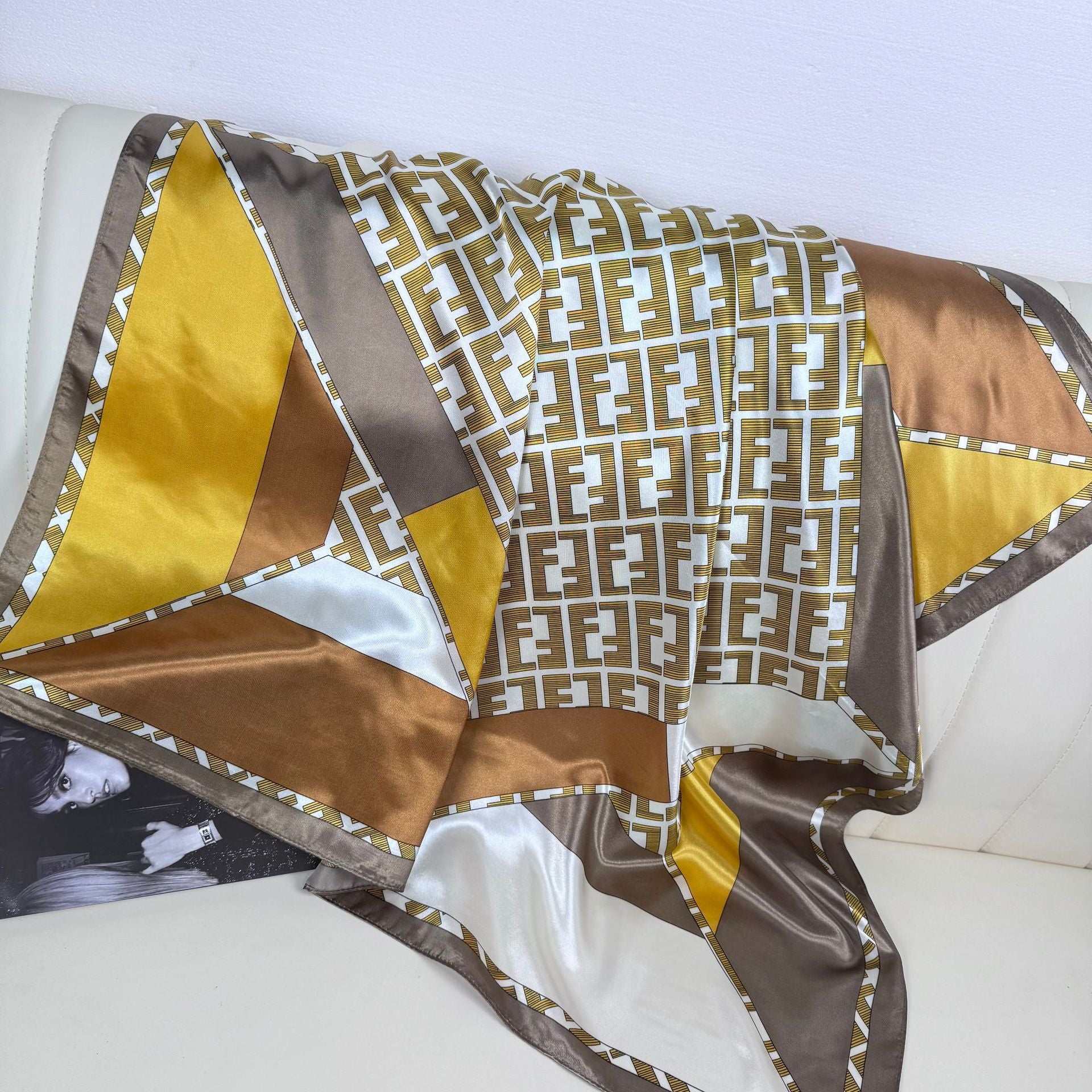 Simple and elegant plant flower flower, satin 90 square scarf, high-end women's headscarf with hand gift silk scarf