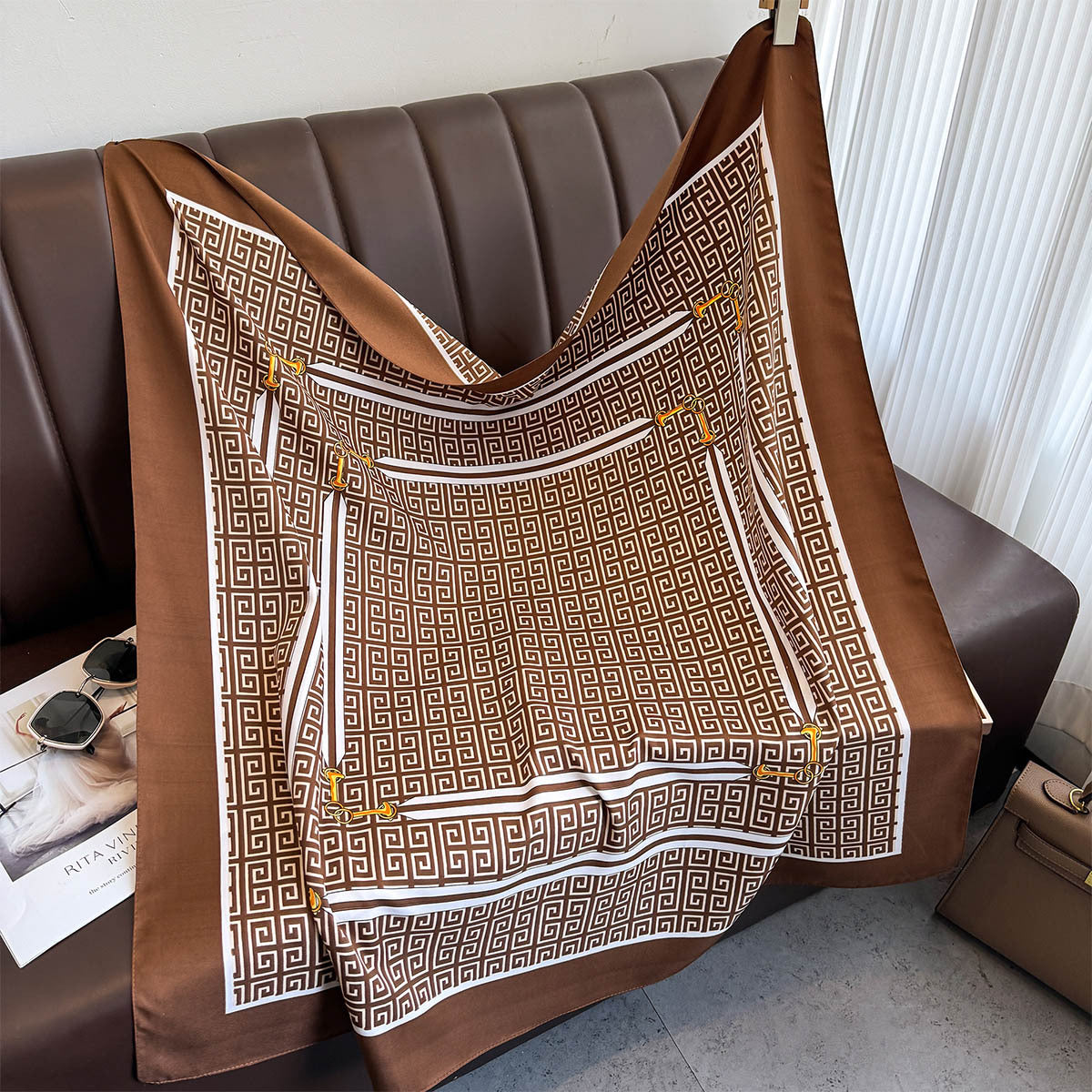 Korean version of the new spring and summer chain, letter large square scarf, high-end outer shawl decorative scarf, neck protection tide