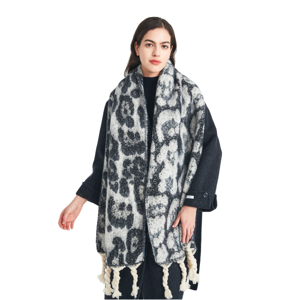 Europe, America, autumn and winter new circle sand jacquard leopard print knotted fringed scarf women's thickened shawl