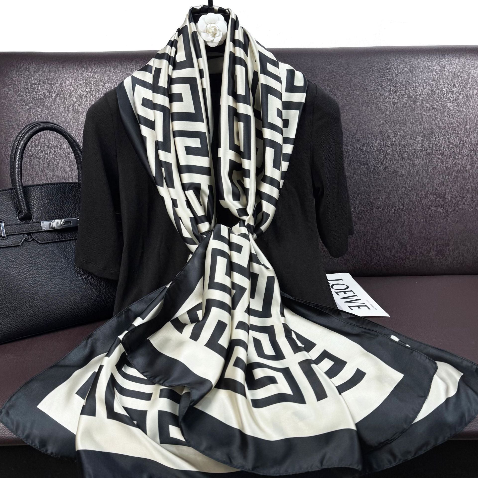 Simple and versatile geometric back-shaped brocade long printed silk scarf, spring and summer women's travel vacation sunscreen shawl