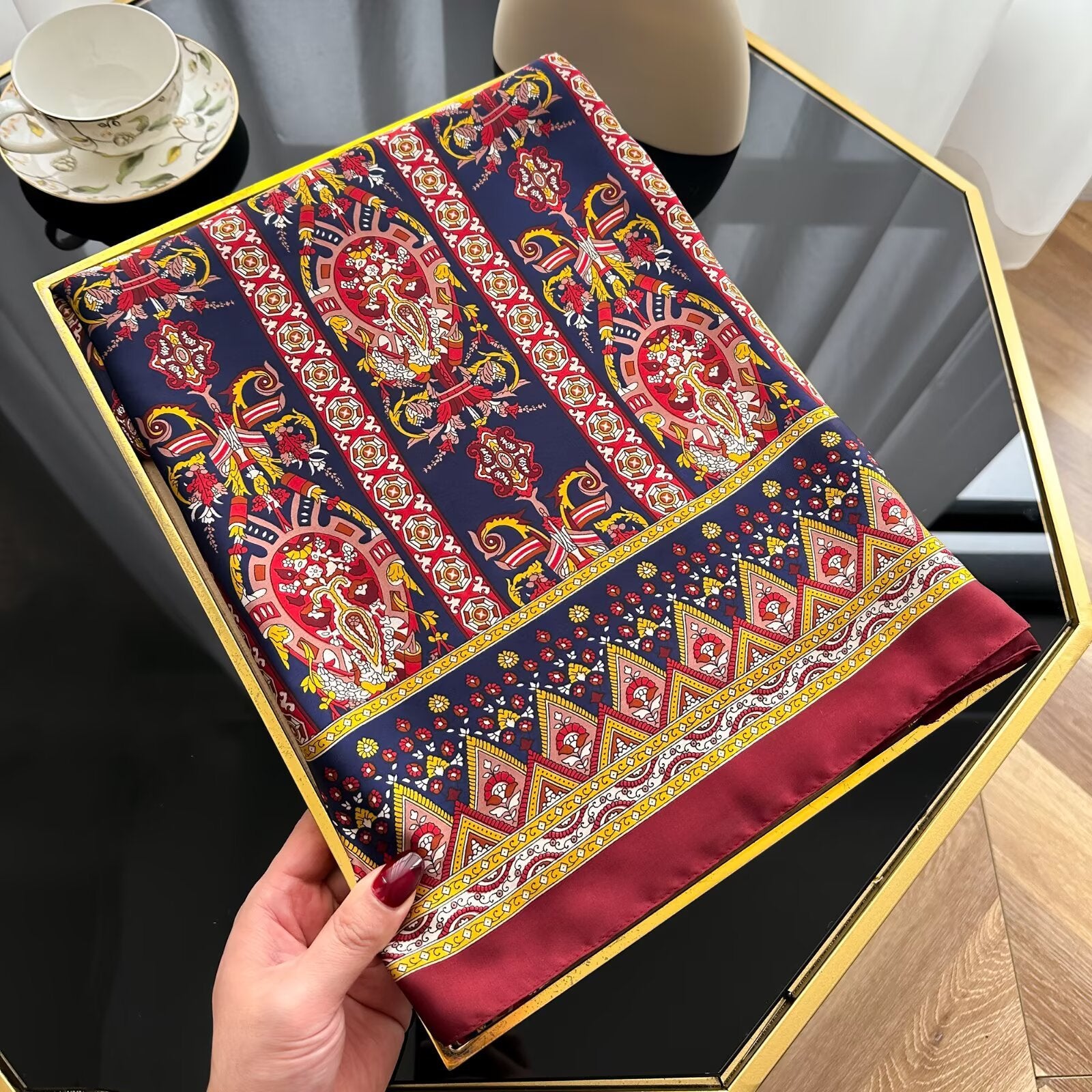 Korean version of fashion versatile Guochao ethnic style totem printing long silk scarf, simple and elegant temperament women's air-conditioned room shawl