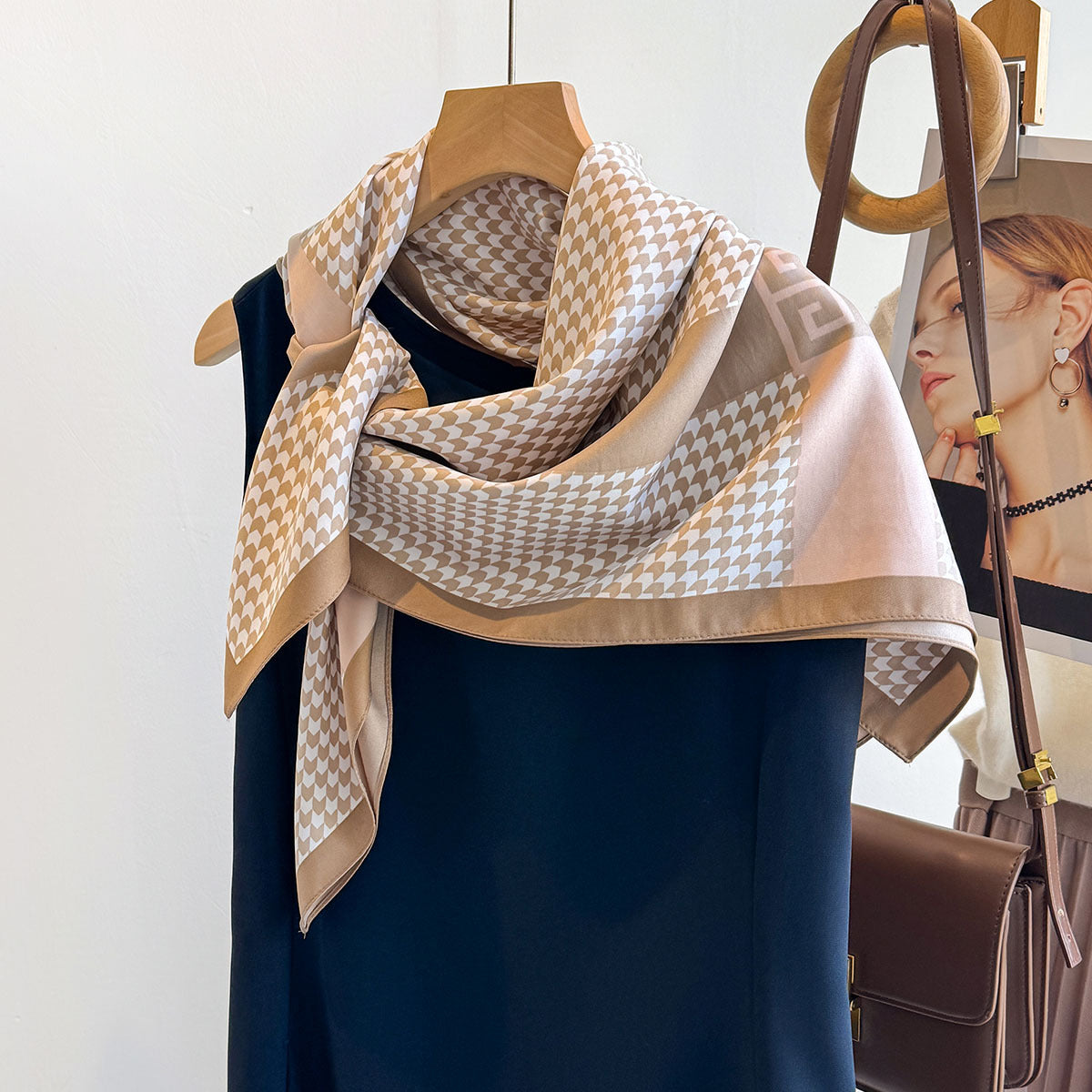 Korean version of the new Qiandongge versatile 90 square scarves, foreign style versatile temperament age-reducing silk scarves, sun protection cardigan, neck protection tide