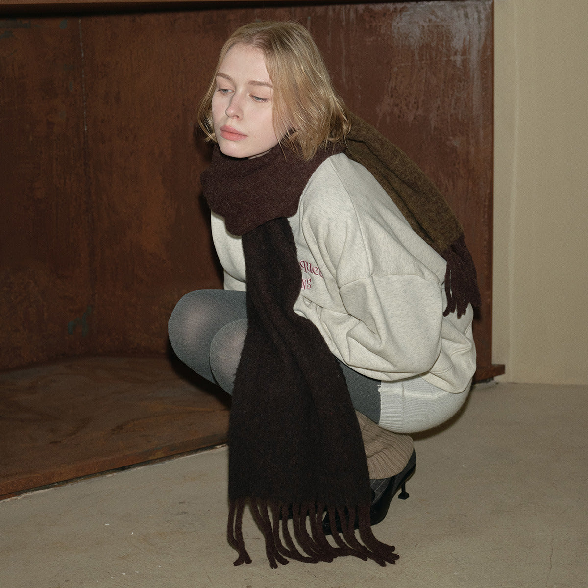 U designer style contains 35% wool scarf women's color matching in winter to increase the soft atmosphere neutral scarf flat replacement