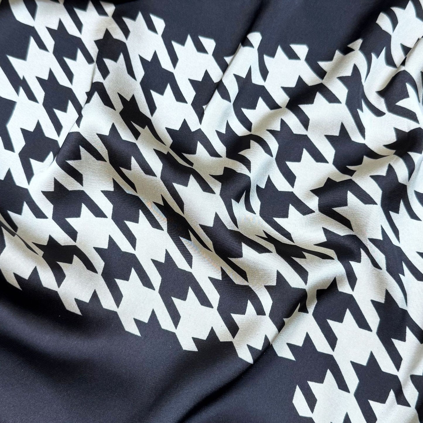 Simple and fashionable versatile thousand bird plaid simulation silk long silk scarf, ethnic headscarf women, outer shawl