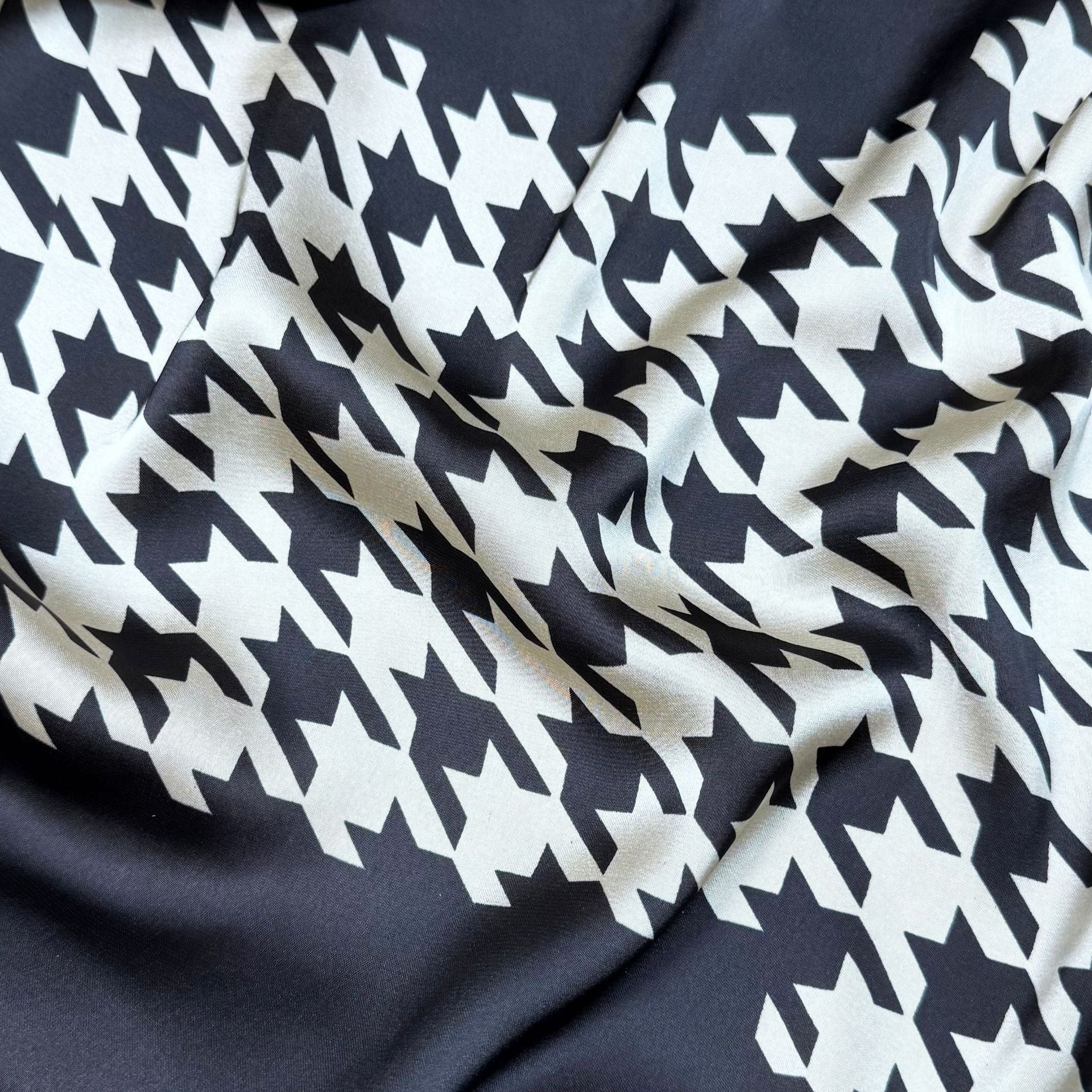 Simple and fashionable versatile thousand bird plaid simulation silk long silk scarf, ethnic headscarf women, outer shawl