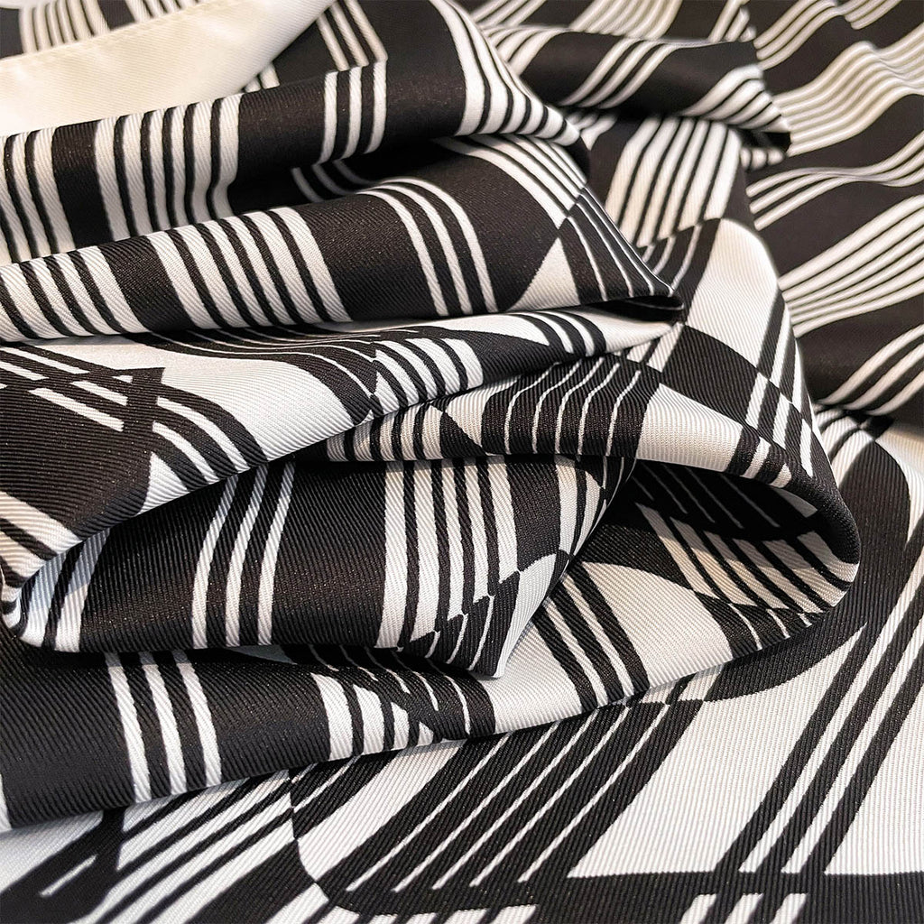 Autumn Fashion Simple Striped Letter 90CM Large Square Towel Ladies Commuting Daily Neck Protection Air Conditioning Room Shawl