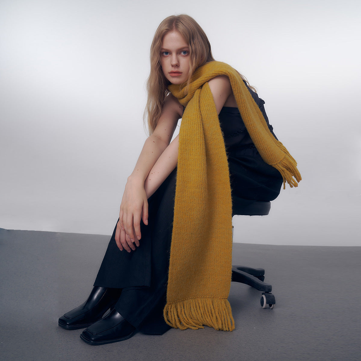 Korean designer hand-woven fringed 12-color solid-color knitted scarf women's winter atmosphere soft waxy scarf