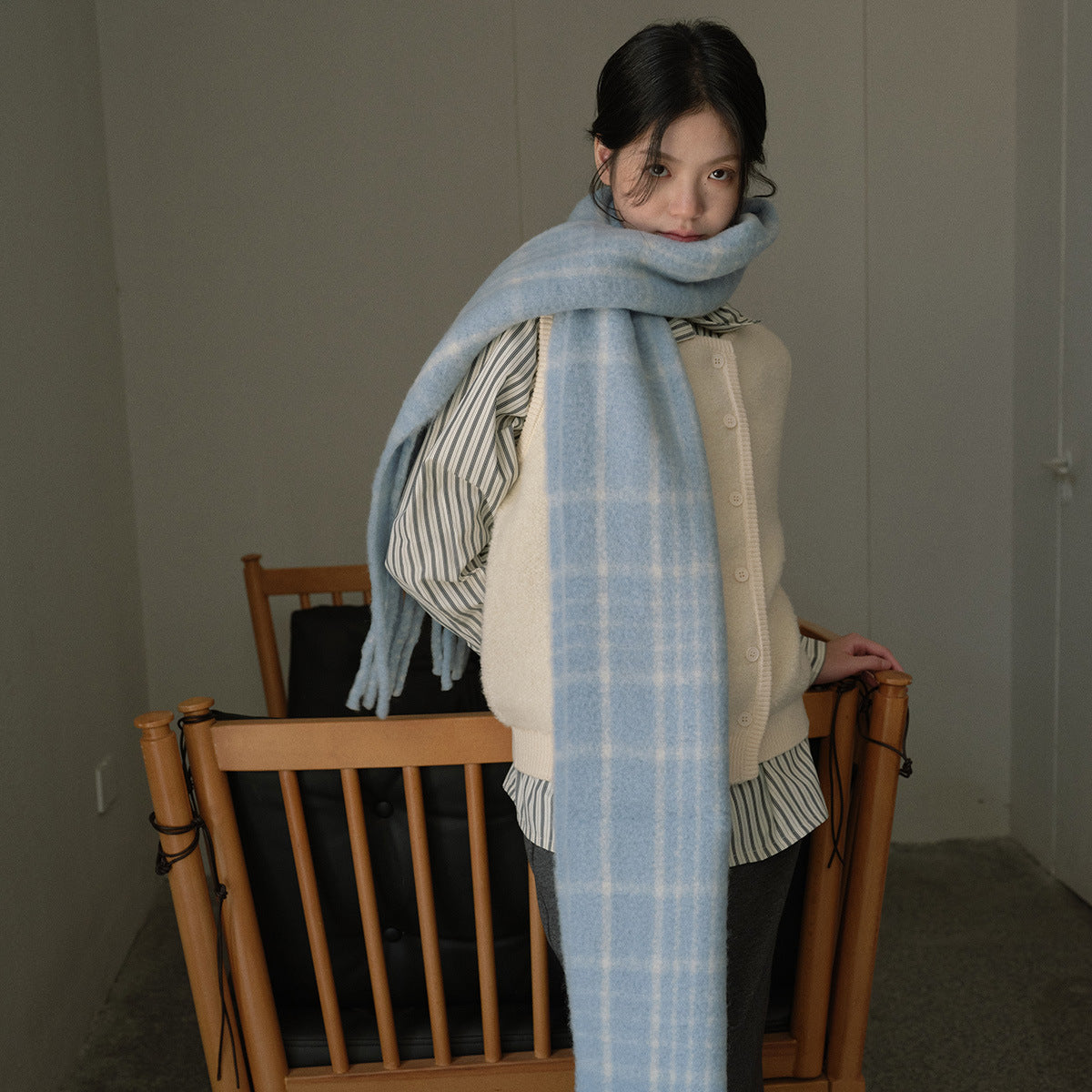 Designer with 40 wool retro Ankara red plaid scarf women's winter atmosphere wool scarf Korean version